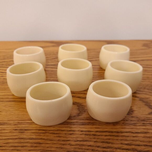 Oval Plastic Napkin Rings Set of Eight Creamy White 60s-70s Retro Vintage - Picture 2 of 7